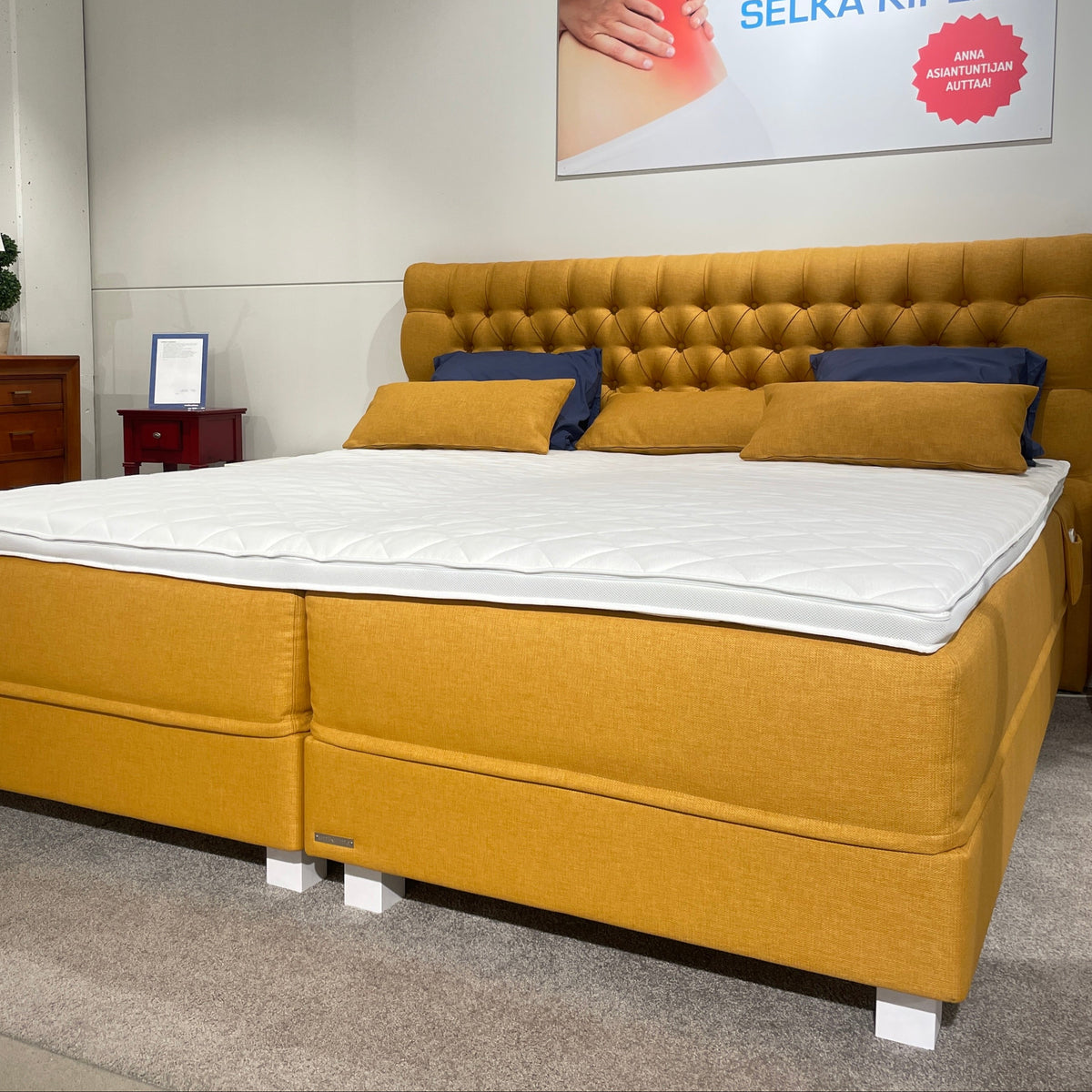 Porttipuisto | Uniikki-moottorisänky 210 x 210 cm Henrik-sängynpäädyllä+ yöpöydät