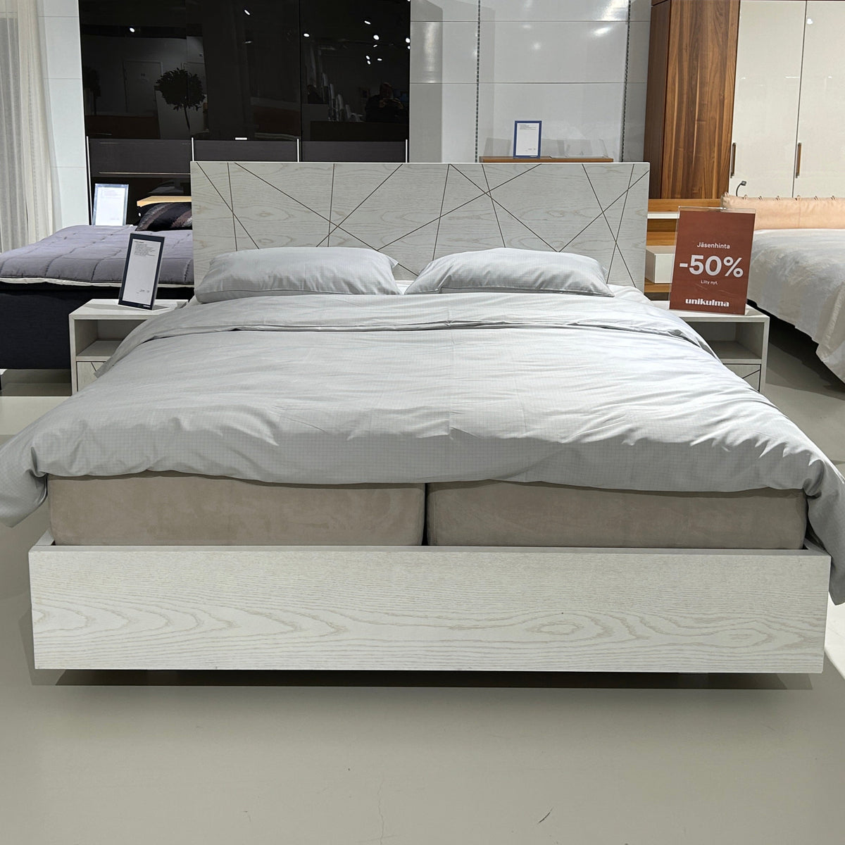 Porttipuisto | Viiva-sänky 180 x 210 cm Uniikki-patjoilla