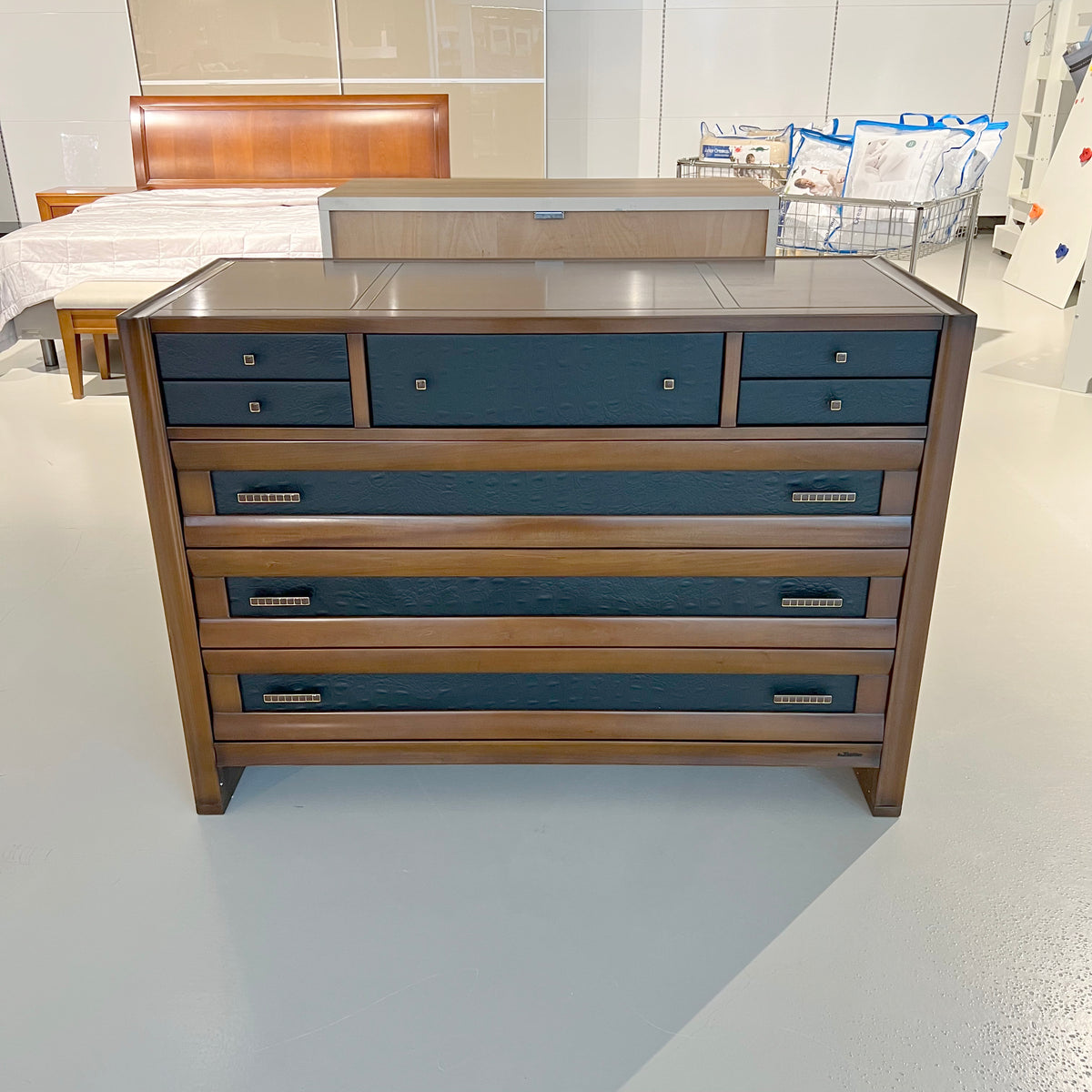 Porttipuisto | Mosaico-lipasto | 130 x 93 x 55 cm | Classic