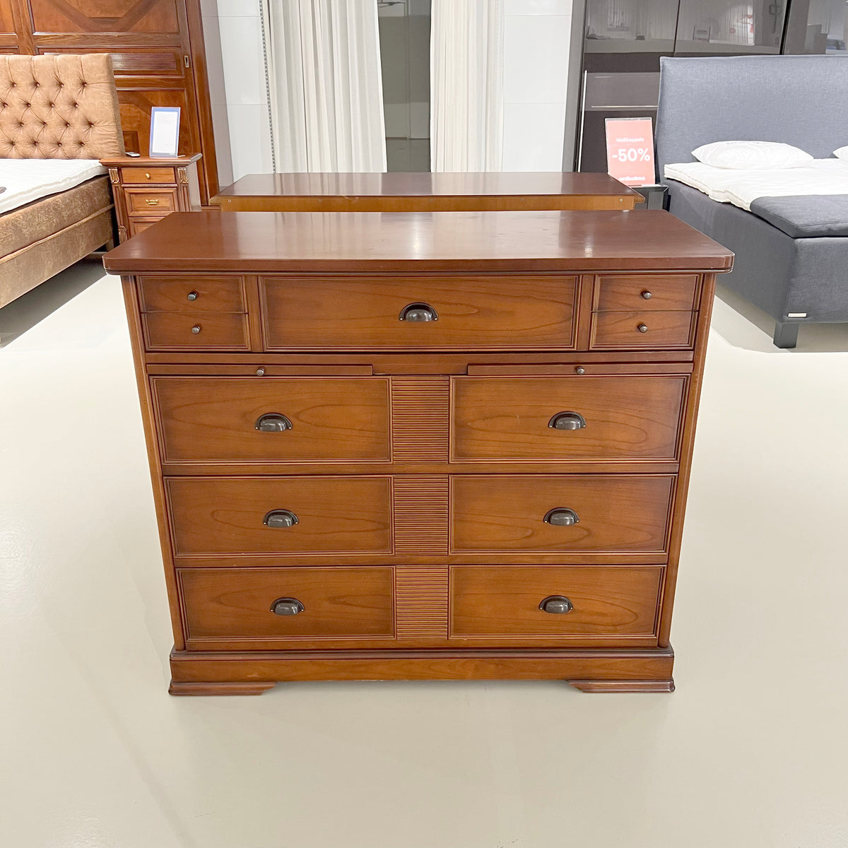 Porttipuisto | Parma-lipasto | 111 x 96 x 47 cm | kirsikka