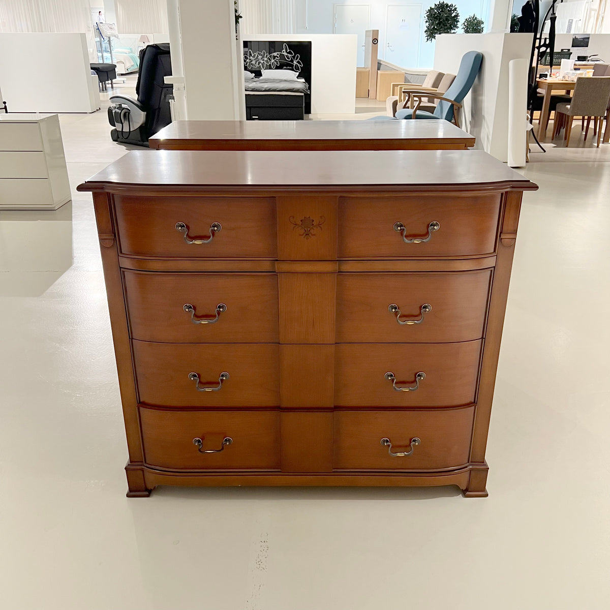 Porttipuisto | Barcelona-lipasto | 110 x 96 x 47 cm | kirsikka