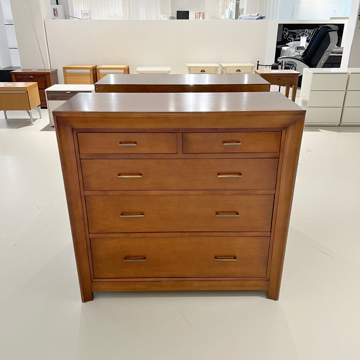 Porttipuisto | Torino-lipasto | 101 x 95 x 45 cm | kirsikka