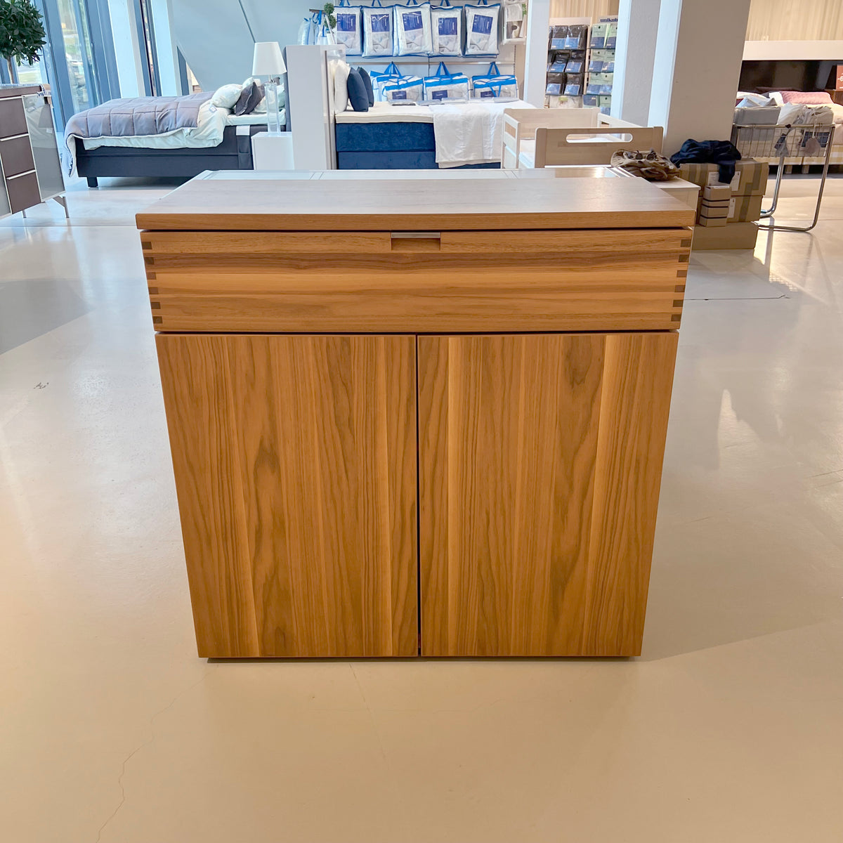 Porttipuisto | Flavo-lipasto | 100 x 101,3 x 42 cm | pähkinä