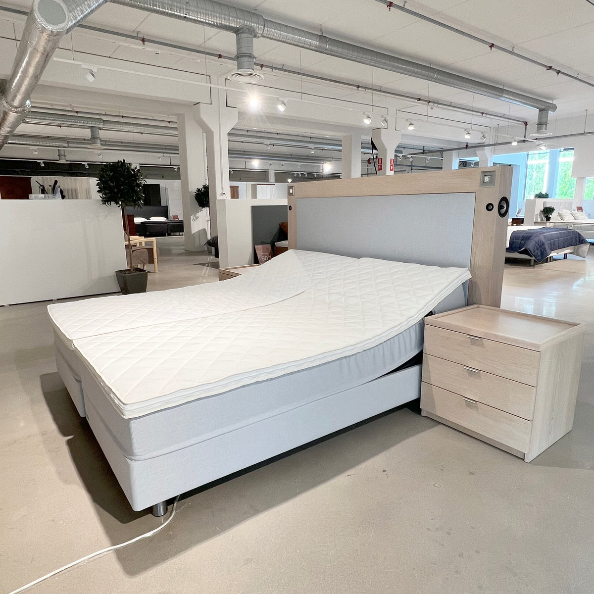 Porttipuisto | Legenda-moottorisänky 180 x 210 cm Cinematic-mediavuode